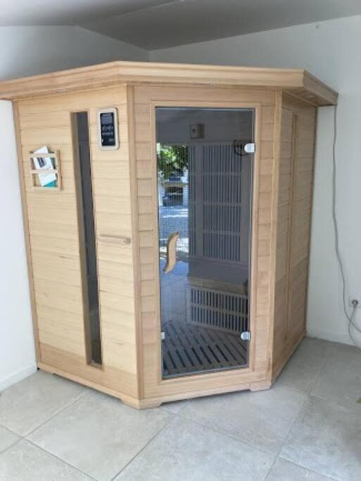 Gite 2-4 Couchages Situe Dans Un Magnifique Jardin Saint-Vivien  외부 사진